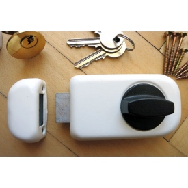 Zamek nawierzchniowy łucznik z wkładką